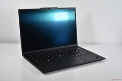 Verrassende toevoegingen: Lenovo lanceert officieel meer opties voor de ThinkPad X1 Carbon Gen 13 (foto: Lenovo ThinkPad X1 Carbon Gen 13 laptop, afbeeldingsbron: Benjamin Herzig/Notebookcheck.net)