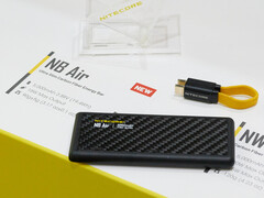 De NB Air powerbank van Nitecore (Afbeelding bron: Andreas Sebayang/Notebookcheck.com)