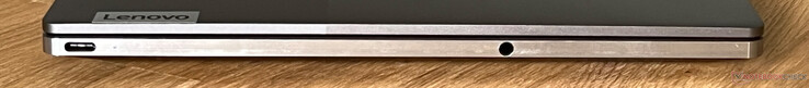 Links: USB-C 4.0 met Thunderbolt 4 (40 Gbit/s, DisplayPort ALT-modus 1.4, Power Delivery 3.0), 3,5 mm audio