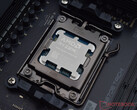 AMD CPU in een socket van een desktop moederbord