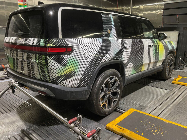 De achterkant van een Rivian R1S die onlangs getest en gevalideerd werd in koud weer. (Afbeeldingsbron: EPA via Rivian Forums)