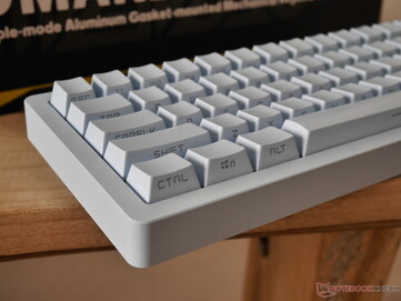 De blauwe keycaps en behuizing zijn perfect op elkaar afgestemd. 