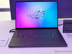 De ROG Zephyrus G16 gaming-laptop van Asus wordt nu geleverd met een nieuwe AMD CPU (afbeelding via Notebookcheck)