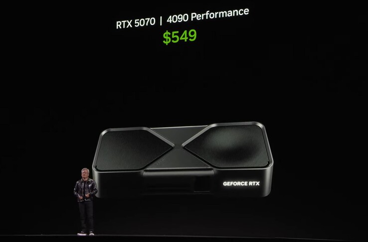 Jensen Huang onthult de RTX 5070 met RTX 4090-prestaties. (Afbeeldingsbron: Nvidia)