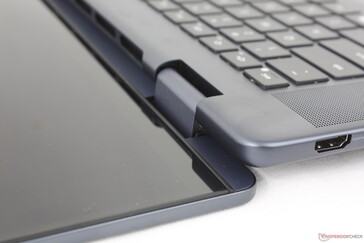 Scharnieren voelen onder alle hoeken gelijkmatig en stijf aan