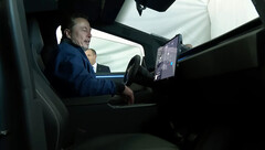 Elon Musk geeft Bibi Netanyahu een ritje in de Cybertruck (afbeelding: IsraeliPM/YT)