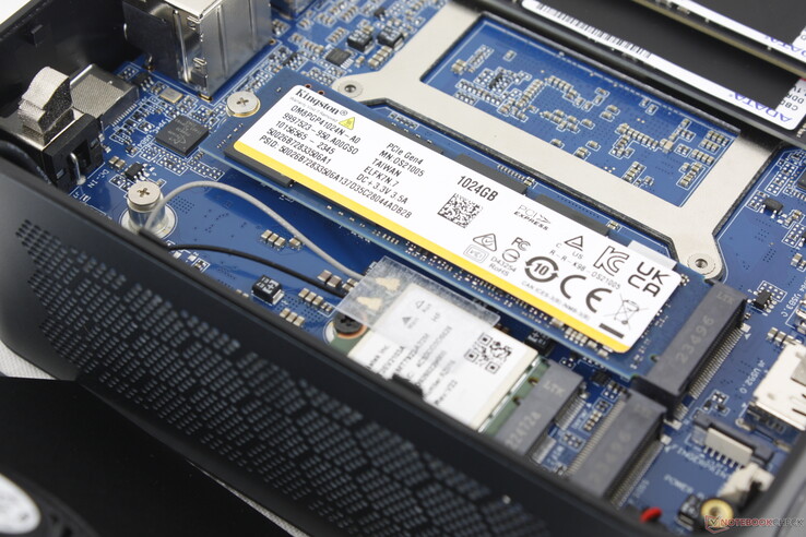 Het systeem ondersteunt maximaal twee interne M.2 schijven. Er is geen ondersteuning voor 2,5-inch SATA-schijven