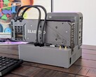 Beelink's mini PC eGPU dock is nu open-source. (Afbeeldingsbron: Notebookcheck / Allen Ngo)