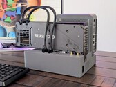 Beelink's mini PC eGPU dock is nu open-source. (Afbeeldingsbron: Notebookcheck / Allen Ngo)