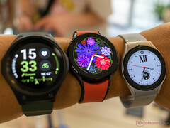 Galaxy Watch5- en Watch4-gebruikers kunnen de update downloaden via de Samsung Leden-app (Bron: Notebookcheck)