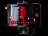 Met het Atomos Ninja Phone accessoire voor de iPhone 15 Pro en Pro Max kan de telefoon externe video-inputs opnemen en live streamen via HDMI. (Bron: Atomos)