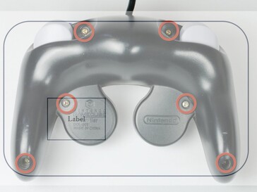 Switch 2 GameCube FCC gelekte afbeelding overlayed op originele controller (Afb. bron: Famiboards)