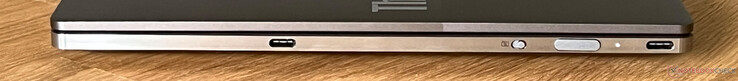 Rechts: USB-C 4.0 met Thunderbolt 4 (40 Gbit/s, DisplayPort ALT modus 1.4, Power Delivery 3.0), webcam eShutter, aan/uit-knop, USB-C 4.0 met Thunderbolt 4 (40 Gbit/s, DisplayPort ALT modus 1.4, Power Delivery 3.0)