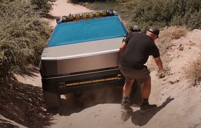 Het terrein was onvergeeflijk, maar de Cybertruck zette door. (Afbeelding bron: Wild Horses Off-Road via YouTube)