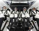 Van rechts naar links NASA-astronauten Jeanette Epps, missiespecialist; Matthew Dominick, commandant; Michael Barratt, piloot; en Roscosmos kosmonaut Alexander Grebenkin, missiespecialist. (Afbeeldingsbron: SpaceX)