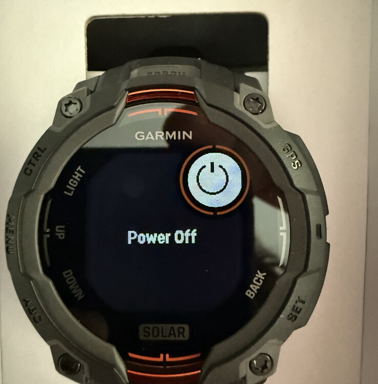 Het kleine tweede display van de Garmin Instinct 3 is niet goed gecentreerd (bron: eastexo, Reddit)