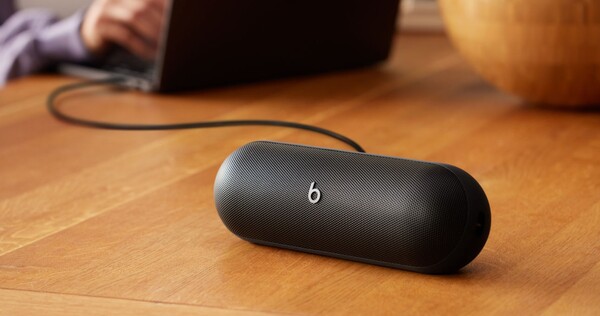 De Beats Pill kan bedraad gebruikt worden, omdat hij USB-C Audio ondersteunt. (Afbeeldingsbron: Apple).