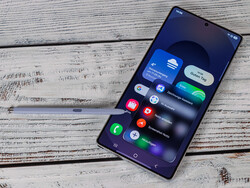 De Galaxy S25 wordt geleverd met een geïntegreerde S Pen (Afbeelding bron: Daniel Schmidt)