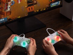 De 8bitdo Ultimate Mini Wired Controller is geschikt voor kleinere handen. (Afbeeldingsbron: 8bitdo)