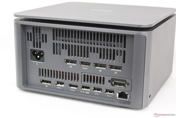 Achterkant: AC voeding, 4x DisplayPort 1.4a, 2x USB-A (5 Gbps), 2x USB-A (10 Gbps), RJ-45, HDMI 2.1a FRL, HDMI 2.1 TMDS