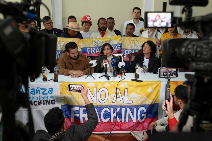 Susana Muhamad op een persconferentie in 2022 over de invoering van een wet die het fracken verbiedt (Afb. bron: Met dank aan Ministerio de Ambiente y Desarrollo Sostenible)