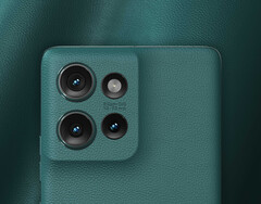 De Edge 50 heeft Europa bereikt in de kleuren Koala Grey, Jungle Green en Peach Fuzz. (Afbeeldingsbron: Motorola)