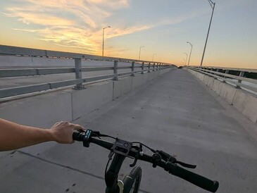 Prachtig uitzicht vanaf een brug (Afbeelding Bron: Stephen Pereyra / Notebookcheck)