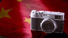 Het ziet ernaar uit dat FUjifilm de X100VI in China gaat produceren om beter aan de grote vraag te kunnen voldoen. (Afbeelding bron: Fujifilm / Unsplash - bewerkt)