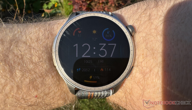 Het Amazfit Balance-display is ook in de zon goed afleesbaar