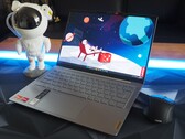 Lenovo Yoga Slim 6 14 laptop test: Première voor de Radeon 740M