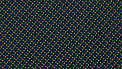 Het OLED-display is gebaseerd op een RG/BG sub-pixelmatrix die uit één rode, één blauwe en één groene LED bestaat