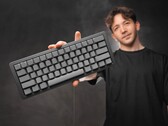 De Wooting Project Optimum is een volledig aluminium behuizing met een unieke montagestijl en bijpassende gunmetal grijze keycaps. (Afbeeldingsbron: Wooting)