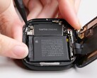 Reparaties aan de Apple Watch Series 10 blijven moeilijk. (Afbeeldingsbron: iFixit)