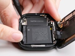 Reparaties aan de Apple Watch Series 10 blijven moeilijk. (Afbeeldingsbron: iFixit)