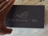 Een ROG Phone 9 detailhandeldoos in het wild. (Afbeeldingsbron: K-Tai Watch Impress Japan)