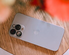 De iPhone 15 Pro kan bij sommige taken iets langzamer werken na het updaten naar iOS 18. (Afbeeldingsbron: Swello - Unsplash)