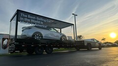 Cybertruck trekt een made-in-US Model Y (Afbeeldingsbron: TeslaNewsWire/X)