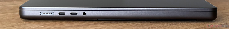 Links: MagSafe, 2x USB-C 4.0 met Thunderbolt 5 (120 Gbit/s, DisplayPort ALT-modus, Power Delivery), 3,5-mm audio