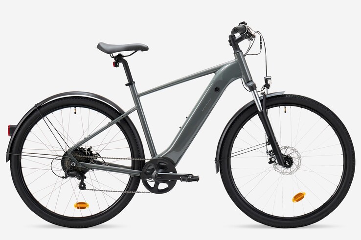 De Decathlon Rockrider E-ACTV 100 e-bike met hihg-frame. (Afbeelding bron: Decathlon)