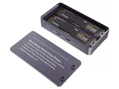 JEYI 586R: Behuizing voor twee snelle SSD&#039;s.