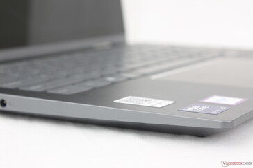 Scherpe randen, platte zijkanten en afgeronde hoeken zijn een kenmerk geworden van het ThinkBook-ontwerp