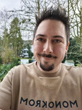 Selfie met de hoofdcamera van de Huawei Mate X6 (portretmodus)