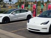 De lange actieradius van de Tesla Model 3 heeft zijn EPA-schatting ruimschoots overtroffen. (Afbeeldingsbron: OOSR via YouTube)