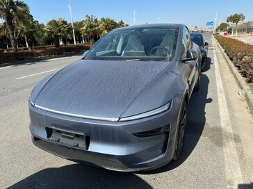 2025 Model Y Juniper in nieuwe kleur Glacial Blue