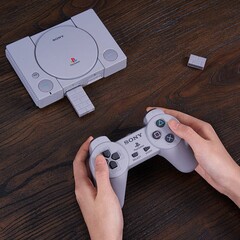 De 8BitDo Mod Kit voor de originele PlayStation Controller voegt Bluetooth-ondersteuning en een oplaadbare batterij toe. (Afbeeldingsbron: 8BitDo)